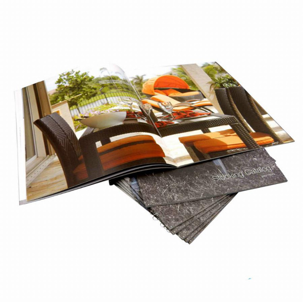 1000 Revistas em Couche 80g Formato 15x10 cm 12 Páginas e Verniz Total